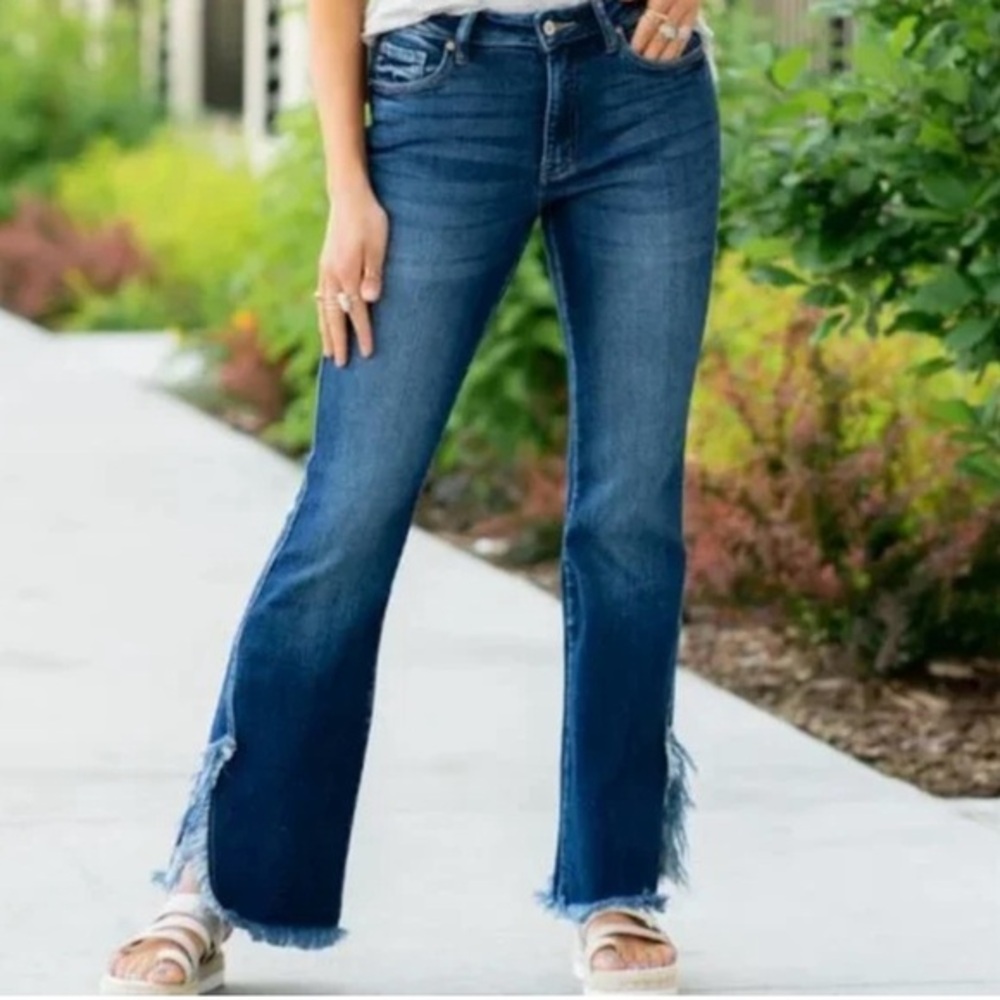 KanCan jeans high rise‎ split hem frayed size 5 stretchy Dark Blue Flare Jeans